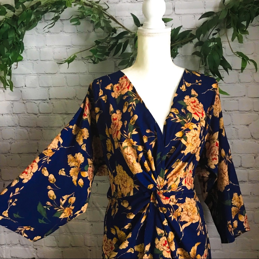 💕 NWT Tall Kelly Floral Knot Front Kimono Dress